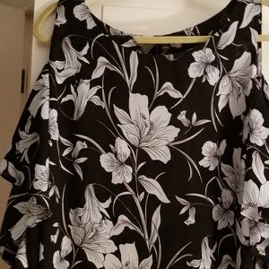 Black and white off the shoulder floral print